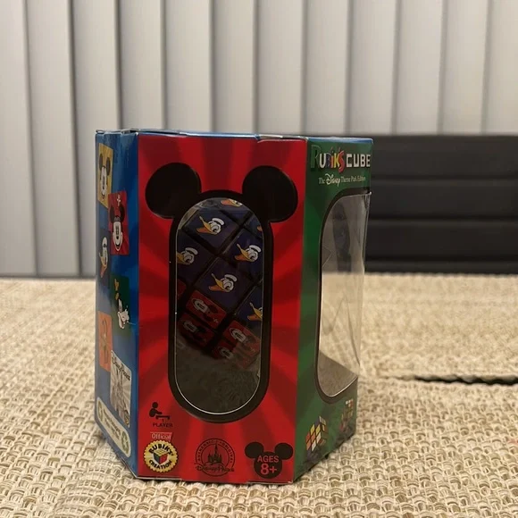 Rubik’s Cube The Disney Theme Park Edition - Picture 4 of 4